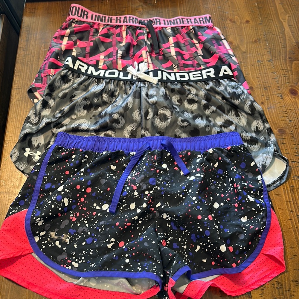 Lot of girls under armour, nike and campion sports shorts. Size Xl
